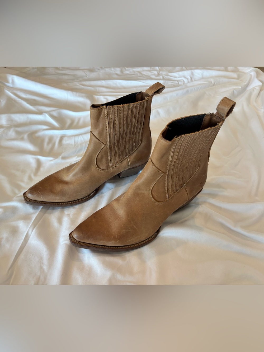 Frye Women's Tan Leather Sacha Chelsea Booties